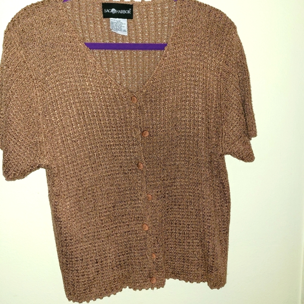 Short sleeve knit sweater